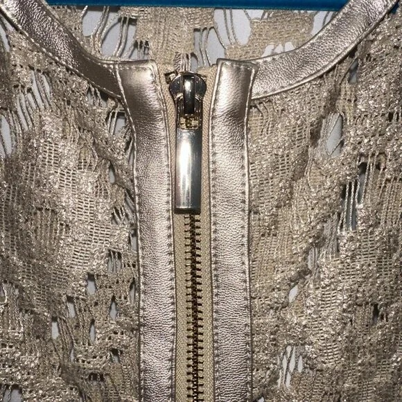NWT Bagatelle Woman's Golden Metalli Lace Cut Out Zip Up Jacket 100% Poly - Picture 3 of 14